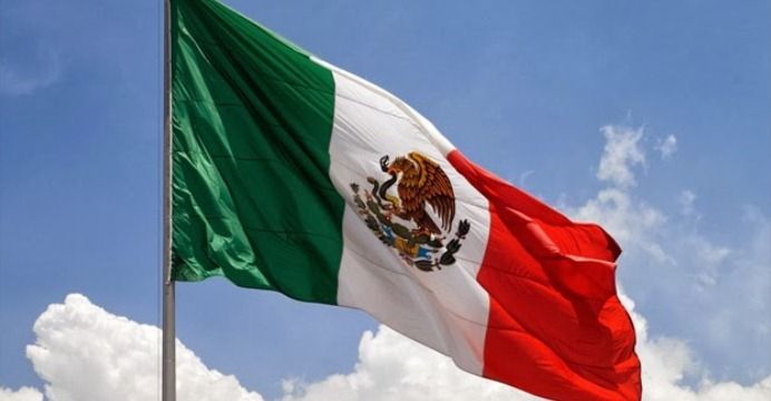 Municipio de Yucatán confunde bandera de México con la de Hungría