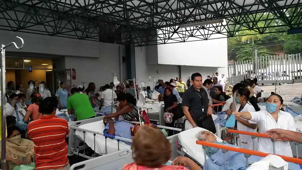 Evacuan hospital del ISSSTE en Acapulco por incendio - bb9cf020-1a25-45ff-aa93-f01bb09d09ee