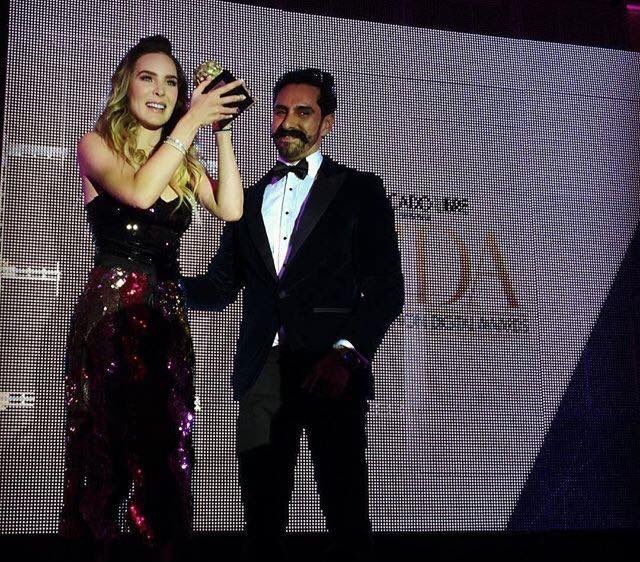 Entregan reconocimiento a Belinda por su aporte a la moda - belinda