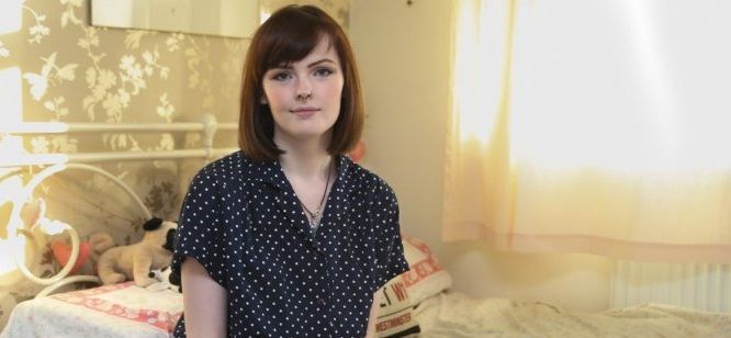 Mujer con Síndrome de la Bella Durmiente toma siestas de seis meses