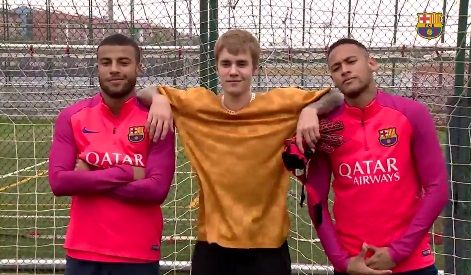 Video: Justin Bieber entrena con jugadores del Barcelona