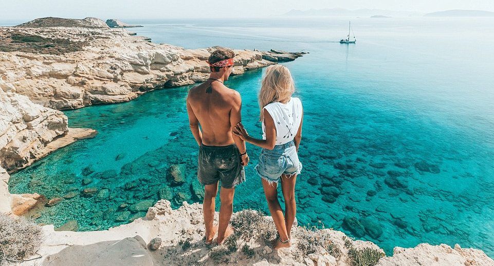 La pareja que gana miles de dólares por viajar alrededor del mundo