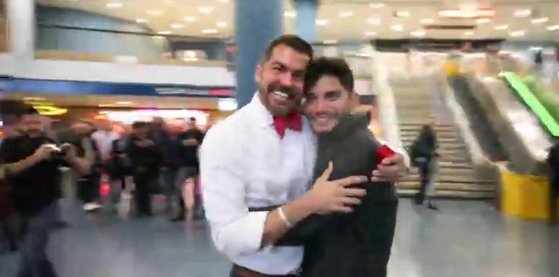 Video: la propuesta de matrimonio de un estadounidense a un mexicano en Nueva York