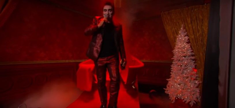 Video: Bono resucita a su personaje de diablo