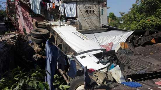 Camión se queda sin frenos y mata a niño de 5 años