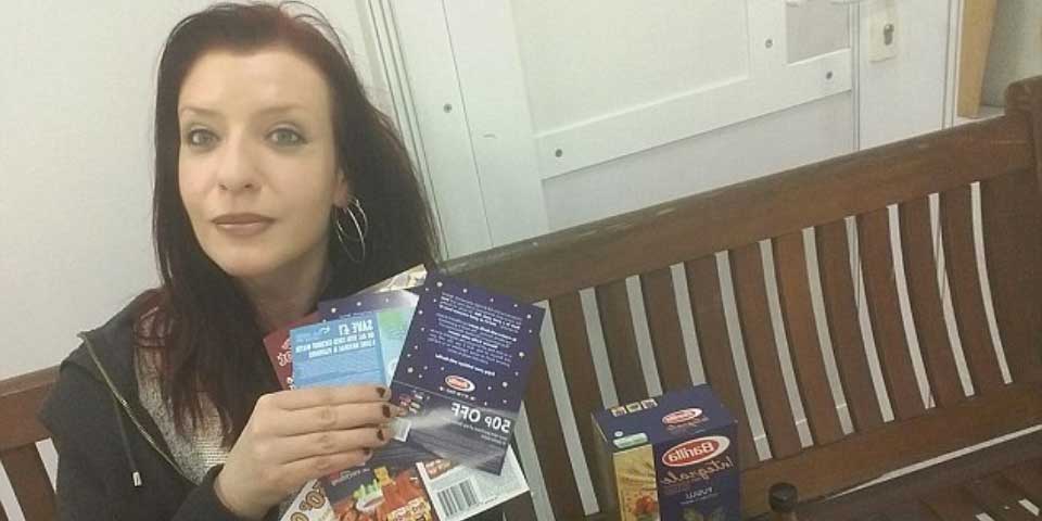 Mujer paga su Navidad con cupones y hasta gana dinero extra