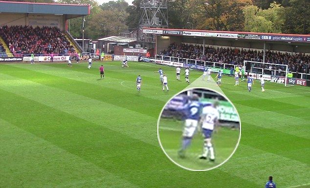 Video: codazo le cuesta a futbolista 12 partidos de suspensión - calvin-andrew-1