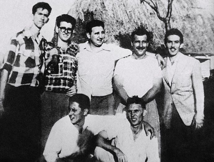 Galería: repaso a la vida de Fidel Castro - castro-2-Mr.-Castro-center-with-comrades-in-July-1953-before-he-led-an-attack-on-the-Moncada-barracks-in-Santiago-de-Cuba.-Many-of-the-rebels-were-killed-and-Mr.-Castro-and-his-brother-Raúl-were-captur