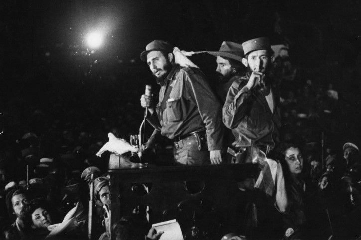 Galería: repaso a la vida de Fidel Castro - castro-5-Mr.-Castro-speaking-to-supporters-at-a-military-base-on-Jan.-8-1959-the-day-he-entered-Havana.-Mr.-Batista-had-left-Cuba-from-the-base-just-after-midnight-on-Jan.-1.