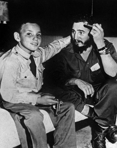 Galería: repaso a la vida de Fidel Castro - castro-8-Mr.-Castro-was-reunited-with-his-son-Fidelito-in-Havana-in-February-1959.-Mr.-Castro’s-former-wife-Mirta-Díaz-Balart-had-taken-their-son-to-the-United-States-but-after-rising-to-power-in-Cuba