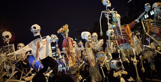 Catrinas y Trumps destacan en desfile de Halloween en Nueva York - catrinas