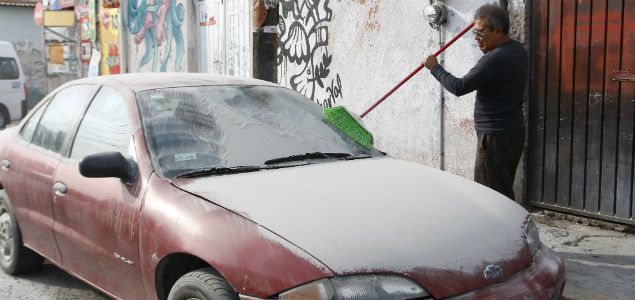 Cae ceniza en Puebla y Tlaxcala proveniente del Popocatépetl