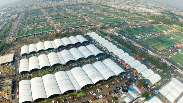 Encuentran cuerpo en tráiler de la Central de Abasto