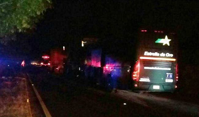 Choque entre autobús y tráiler deja un muerto en la carretera México-Acapulco - choque-mexico-acapulco-1-e1479322497334