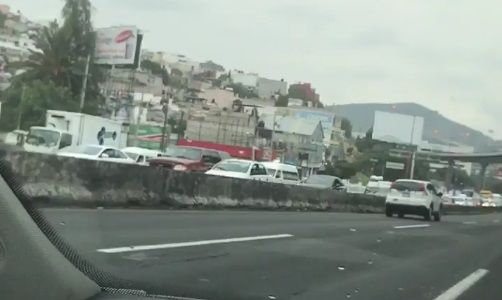 Choque provoca caos vial en la autopista México-Querétaro