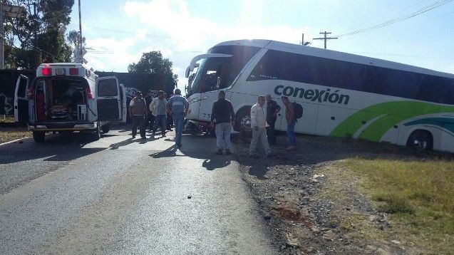 Tren impacta camión en Hidalgo y deja 21 heridos