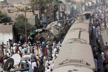 Choque de trenes en Pakistán deja al menos 19 muertos - choque-trenes-pakistan-2