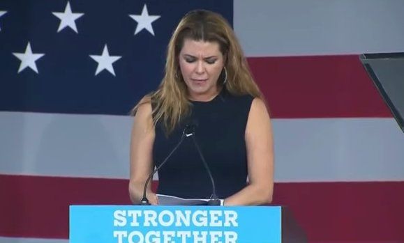 Hillary Clinton hace campaña con Alicia Machado - clinton-machado