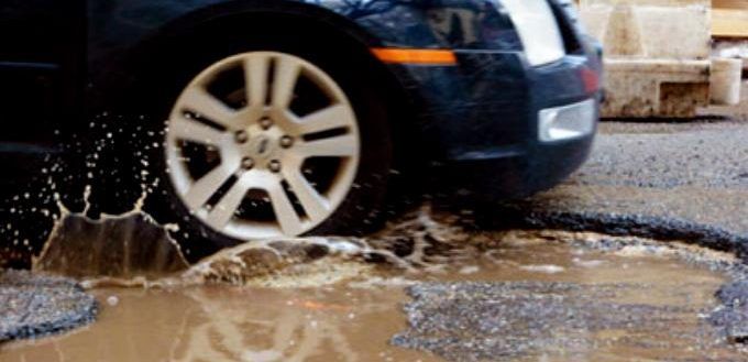 Ciudad de México pagará en 10 días daños por bache