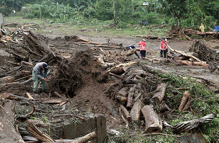 Otto deja al menos 10 muertos y 11 mil damnificados en Costa Rica