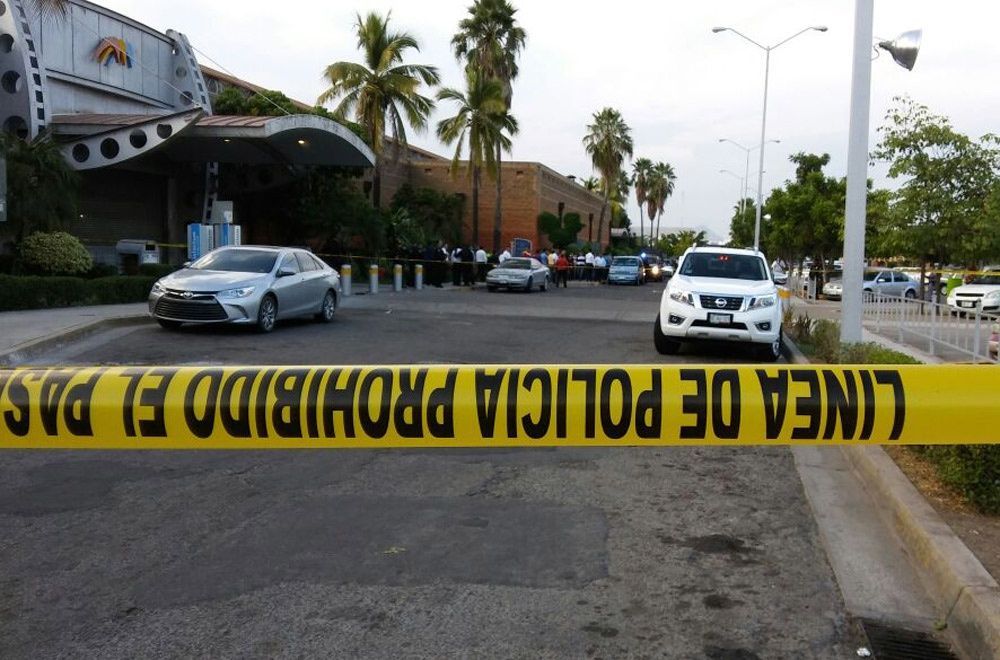 Asesinan a hermanos frente a central de autobuses en Culiacán