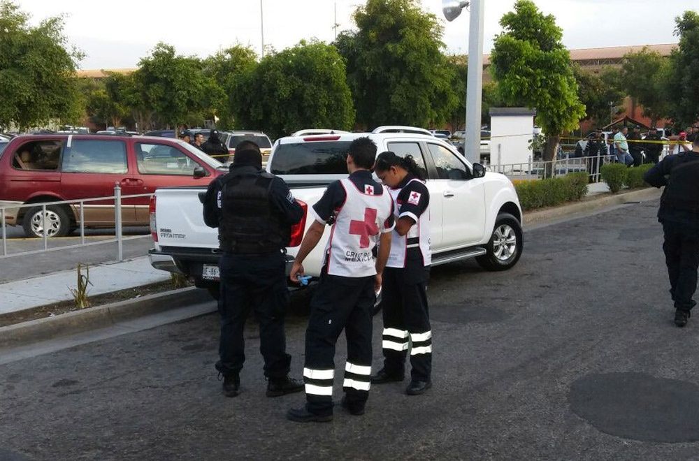 Asesinan a hermanos frente a central de autobuses en Culiacán - culiacán