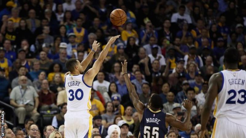 Stephen Curry bate récord de triples en victoria de Golden State