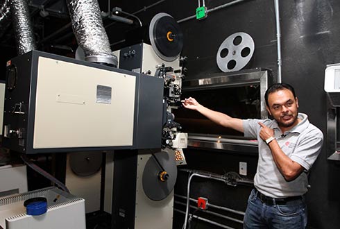 Cácaro, el viejo oficio de los cines - cácaro-cine