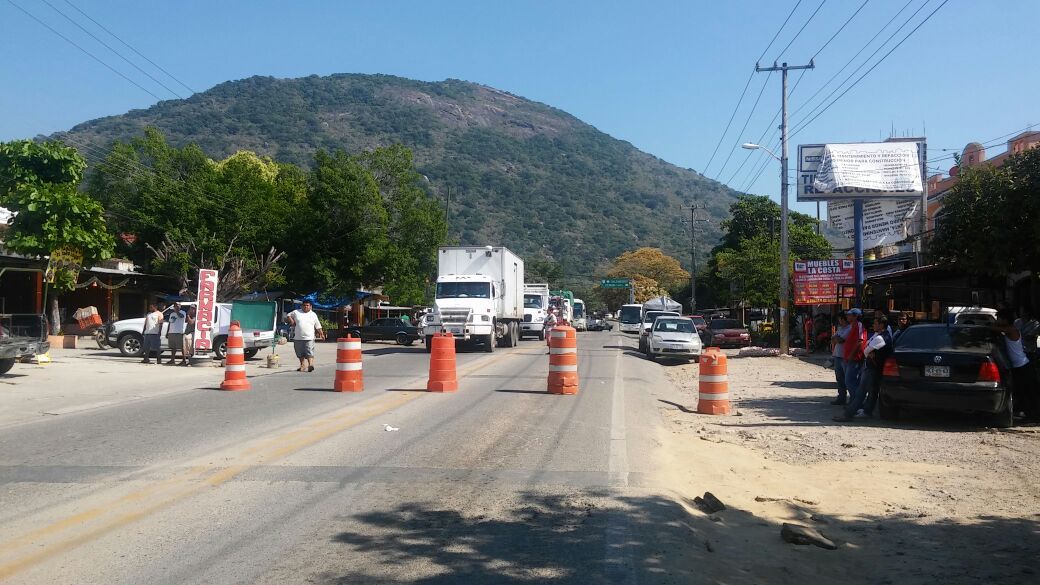 Cierran la México-Acapulco tras balacera entre comunitarios - d5e5f70d-4577-484f-97c7-9e5cc9414a90