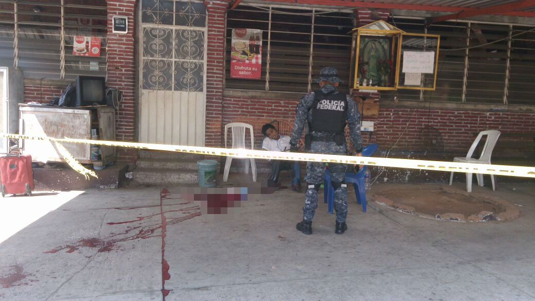 Asesinan a maestro durante asalto a sitio de taxis en Acapulco - daf-1