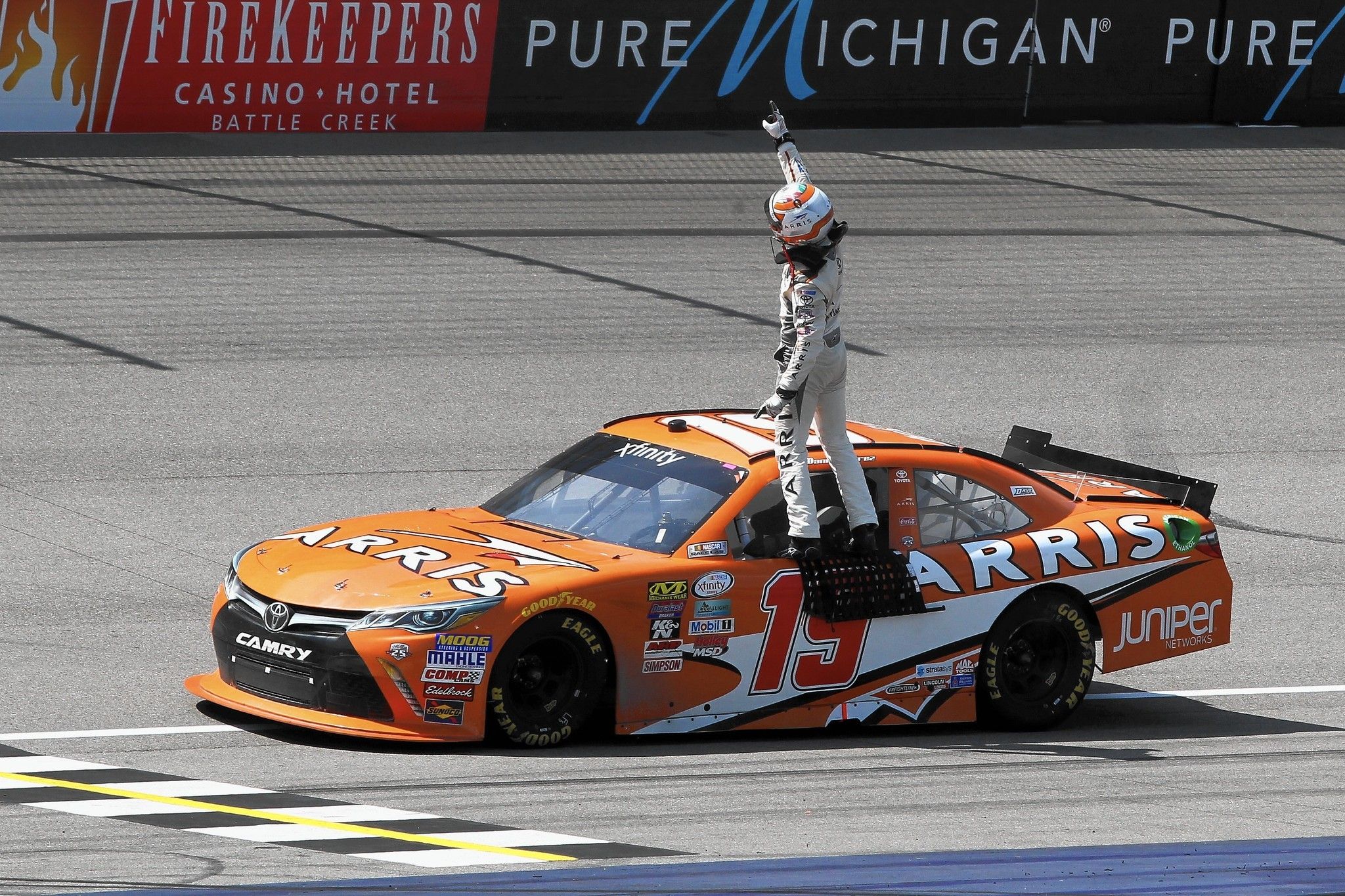 Daniel Suárez hace historia como campeón de la Nascar Xfinity - daniel-2