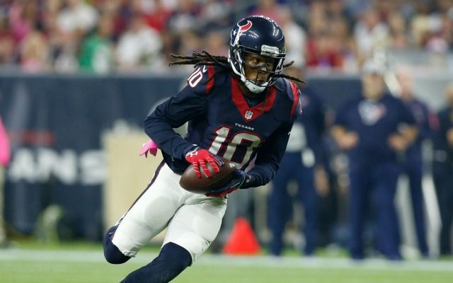 DeAndre Hopkins utilizará tacos tricolor durante el partido de la NFL