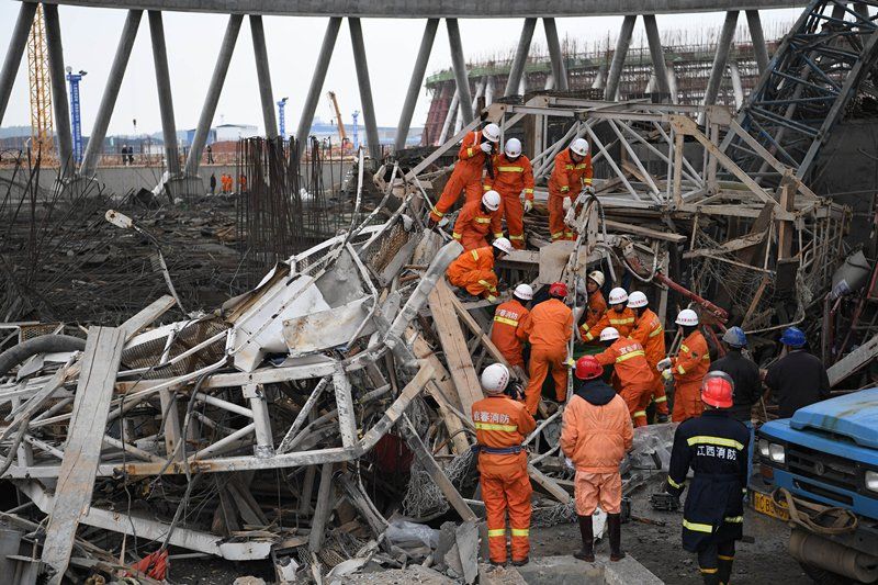 Mueren al menos 67 personas por derrumbe en construcción en China