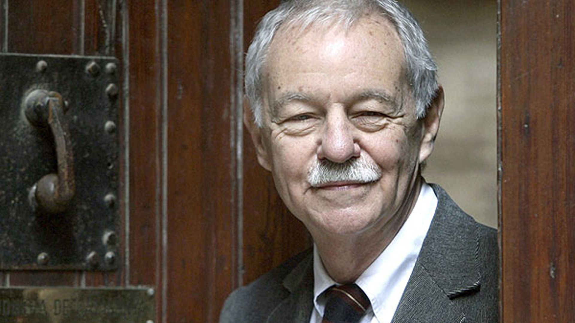 Eduardo Mendoza gana el Premio Cervantes 2016 Eduardo Mendoza gana el Premio Cervantes 2016