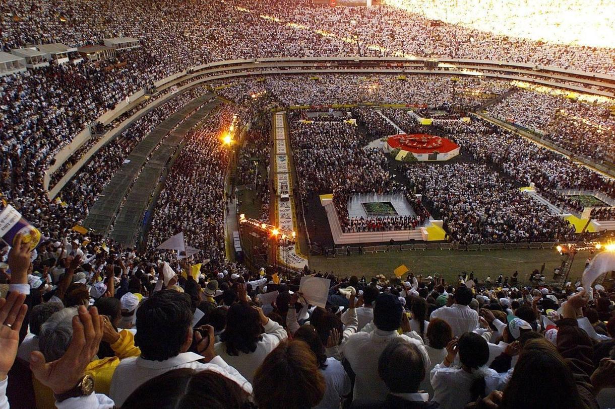 Hace 99 años nació el papa Juan Pablo II - el-estadio-azteca-casa-de-fantasmas-que-ni-el-papa-juan-pablo-ii-logro-ahuyentar-body-image-1446059601