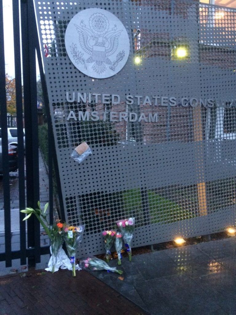 Embajada de EE.UU. en Holanda recibe condolencias por triunfo de Trump - embajada-I-768x1024