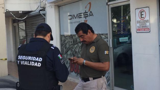 Roban a empleado medio millón de pesos en divisas en Nuevo León