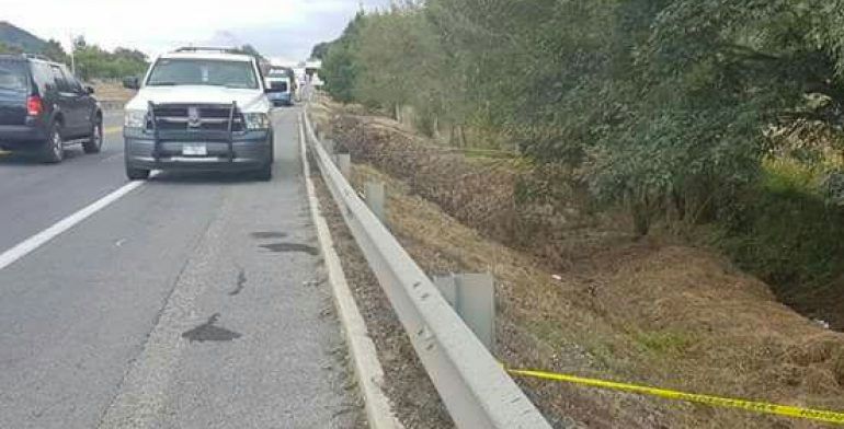 Encuentran cadáver de enfermera en la autopista Siglo 21