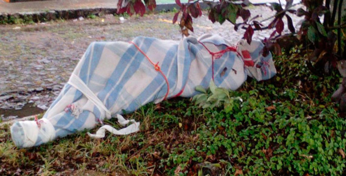 Hallan cuerpo envuelto en cobijas en Tlaquepaque