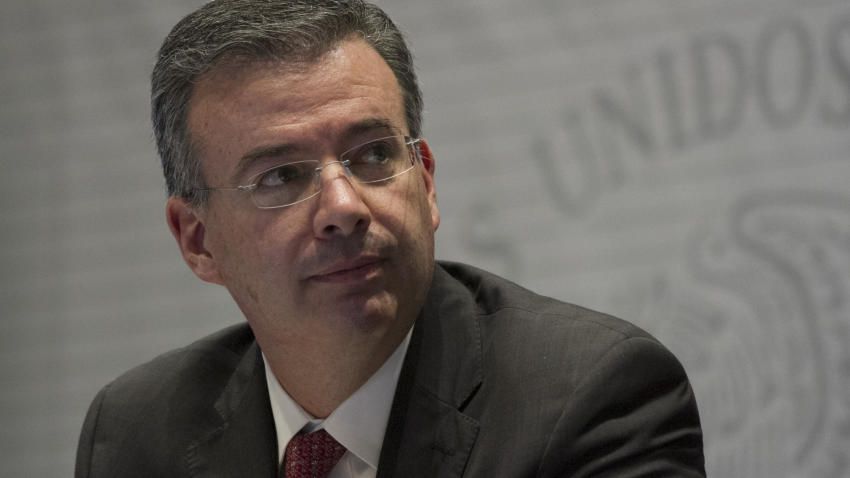 Propone EPN a director de Bancomext como subgobernador de Banxico