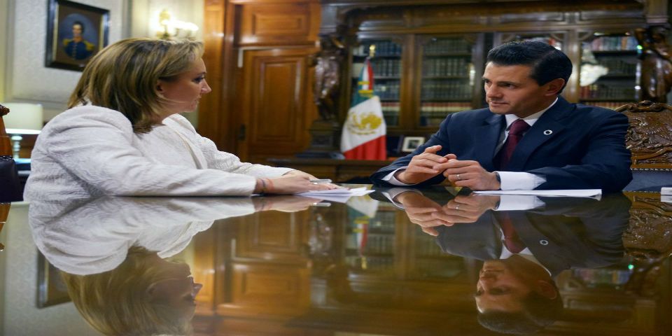 EPN instruye a Claudia Ruiz-Massieu para defender a inmigrantes mexicanos en EE.UU.