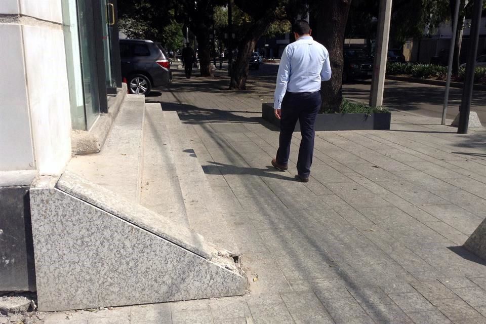 Polémica por construcción de escaleras de un banco en Polanco