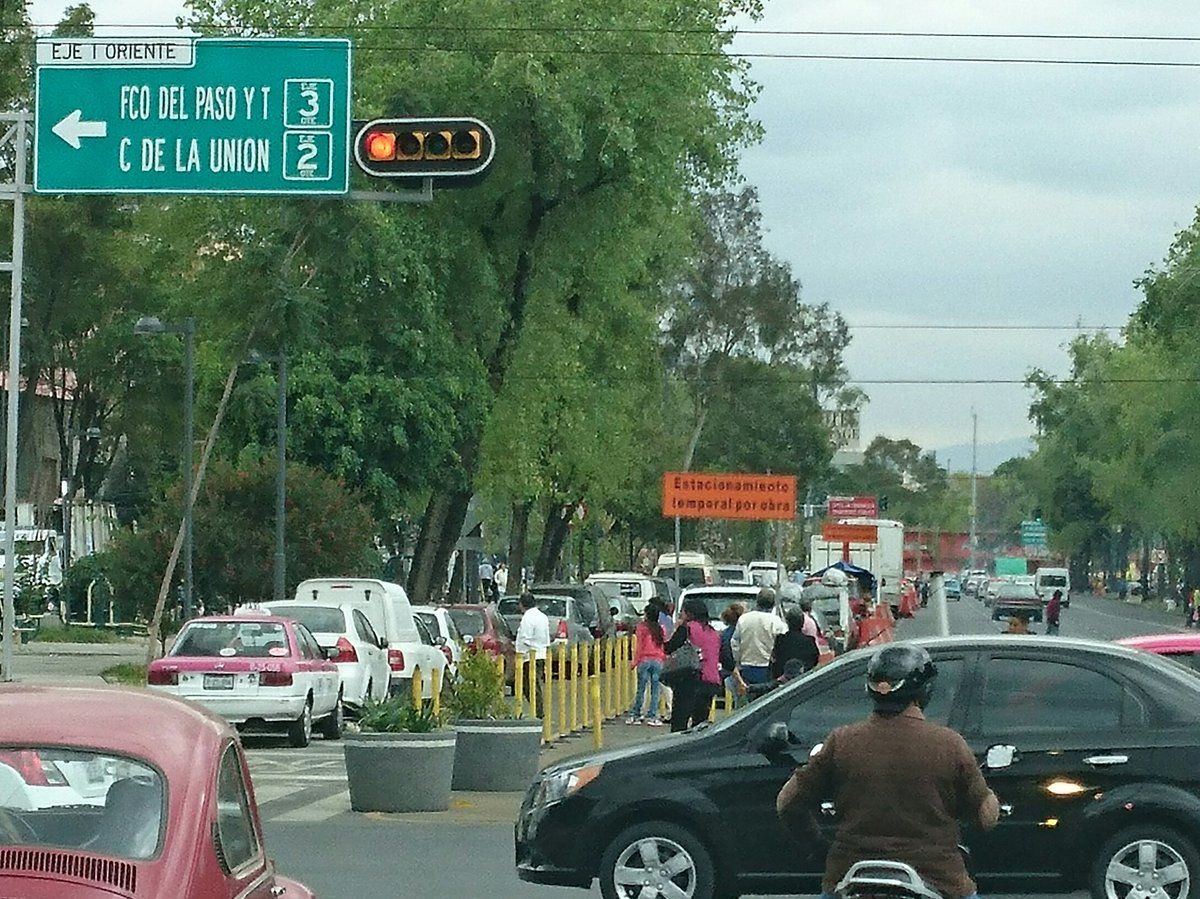 Gobierno capitalino cederá dos carriles de La Viga para estacionamiento