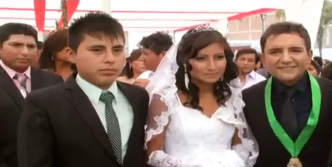 Video: joven trata de impedir boda del padre de su hijo