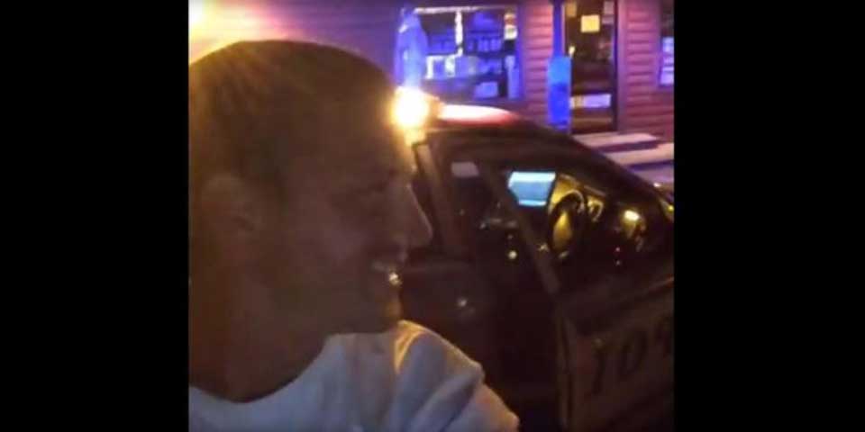 Video: joven transmite en vivo desde patrulla robada