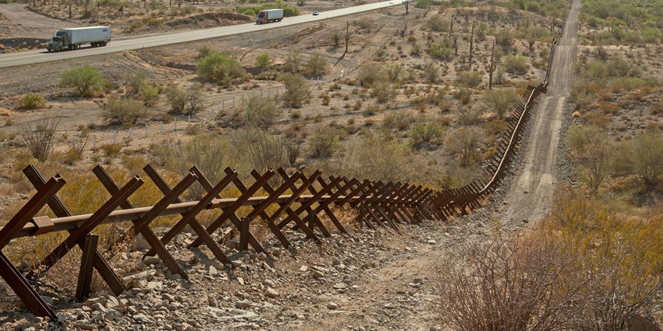Video: los 3 mil kilómetros de frontera entre EE.UU. y México