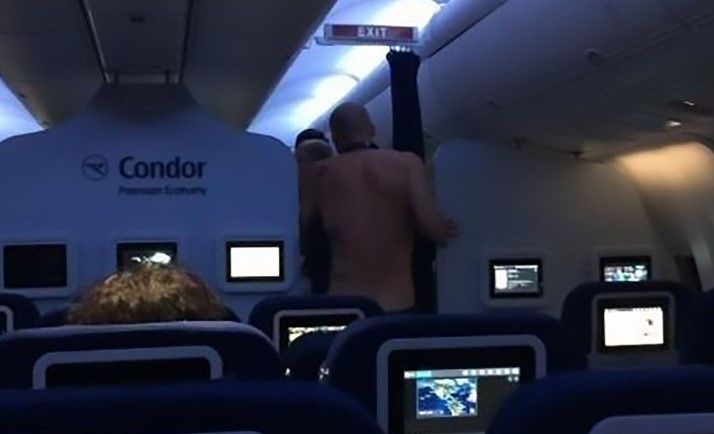 Residente mexicano es detenido por amenazar de muerte a pasajeros durante vuelo Residente mexicano es detenido por amenazar de muerte a pasajeros durante vuelo