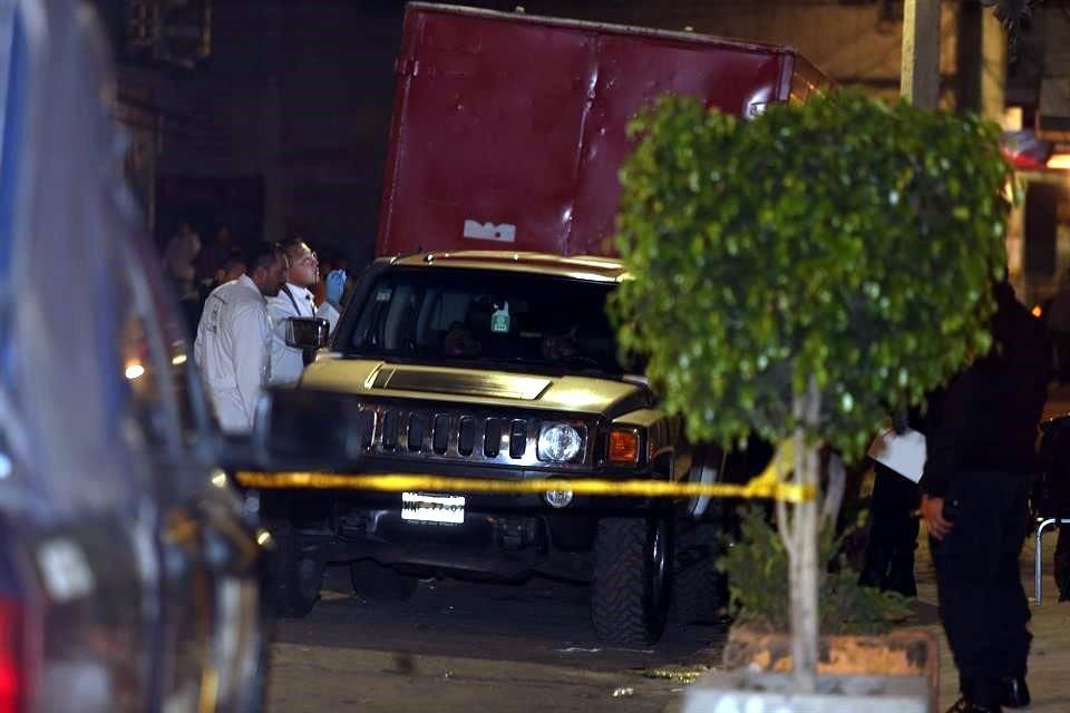 Matan a dos hombres a bordo de una Hummer en Iztapalapa - hummer-1