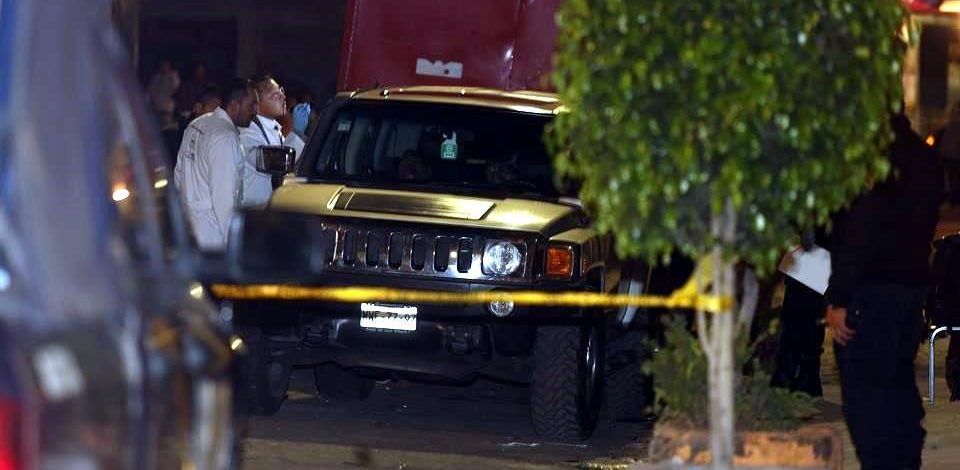 Matan a dos hombres a bordo de una Hummer en Iztapalapa