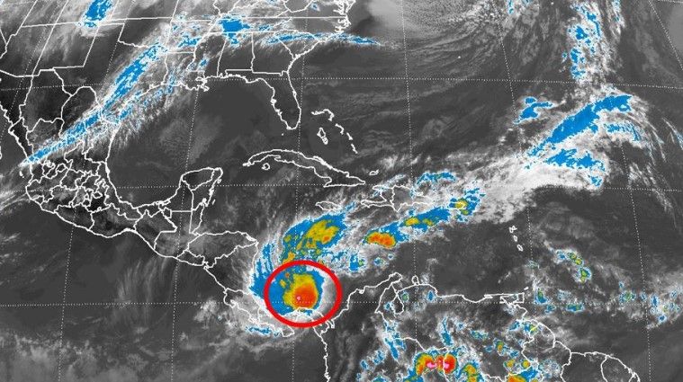 Otto se convierte en huracán